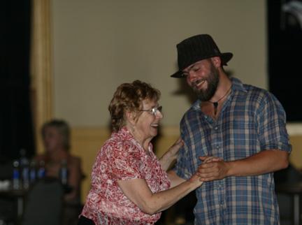 Colleen Pratt singing at theSaratoga SAVOY Diamond Dance